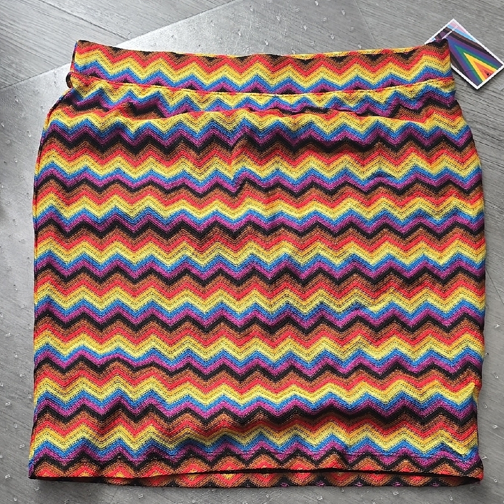 Colorful Zigzag Patterned Skirt